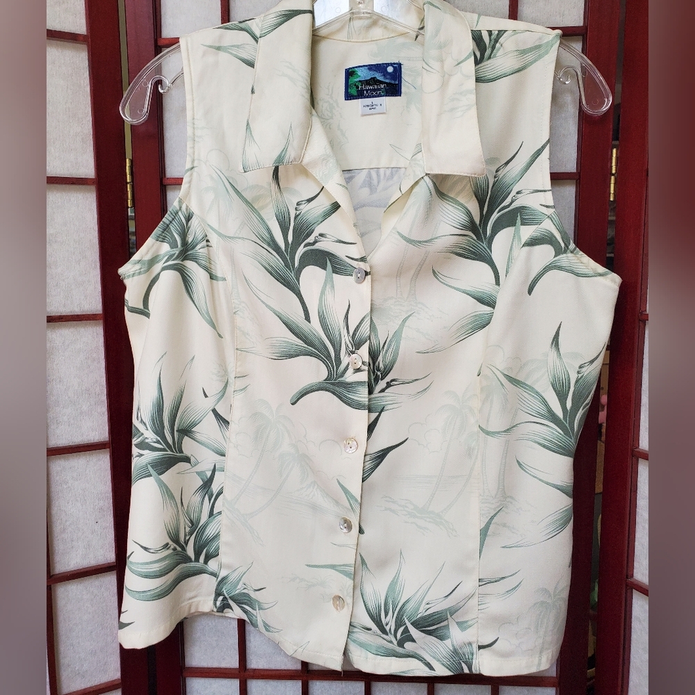 EUC Hawaiian Moon top